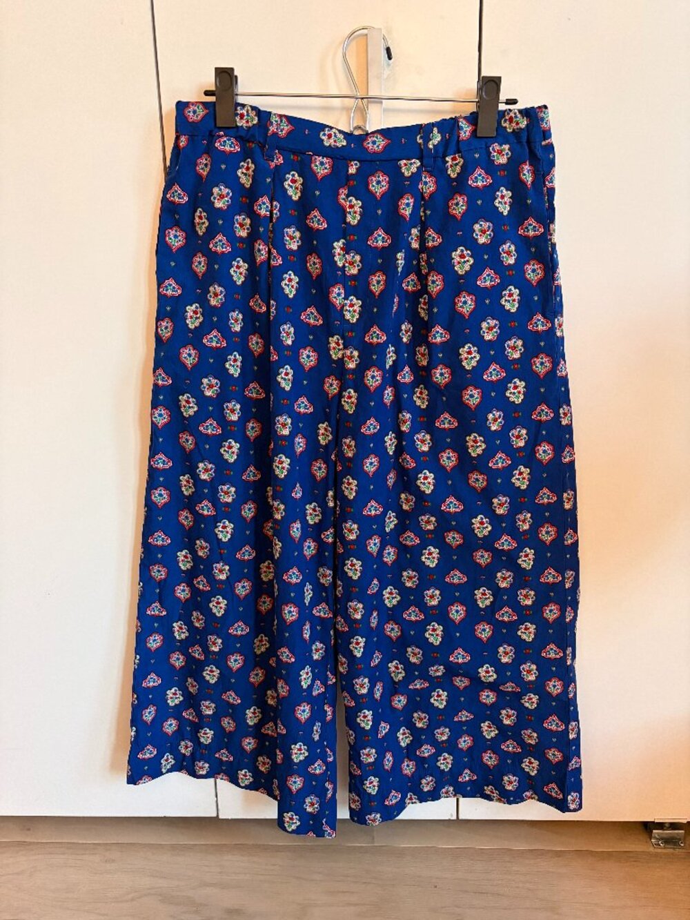 Uniqlo Wide Leg Palazzo Pants in Paisley M